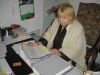 Frau Overl�nder sitzt am B�ro-Schreibtisch